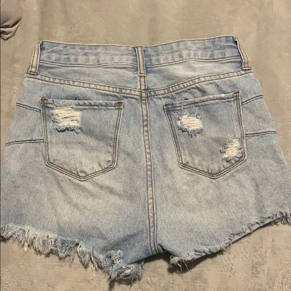 High waisted vintage denim shorts🤍🤍 - Picture 2 of 3